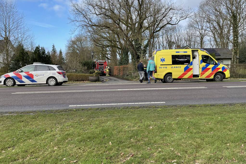 Brandweer ventileert woning na brand