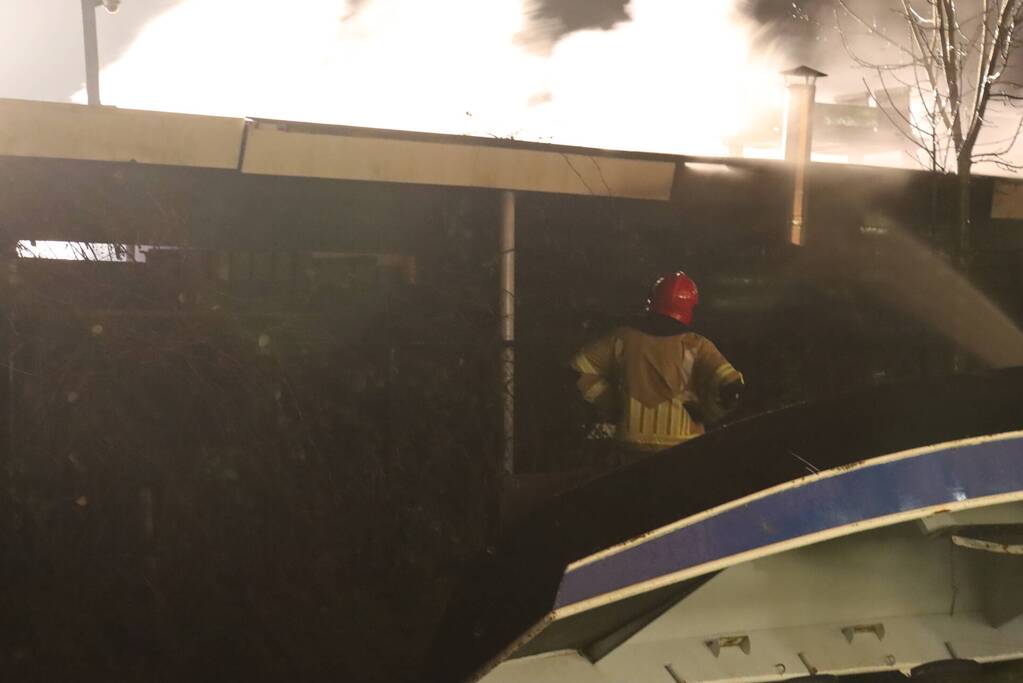 Veel rookontwikkeling bij brand in schuur