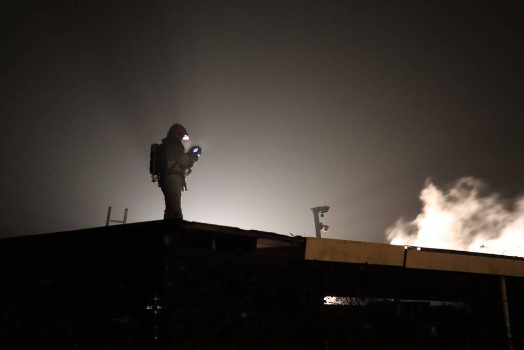 Veel rookontwikkeling bij brand in schuur