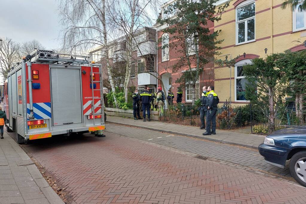 Veel politie ingezet bij vreemde lucht uit woning