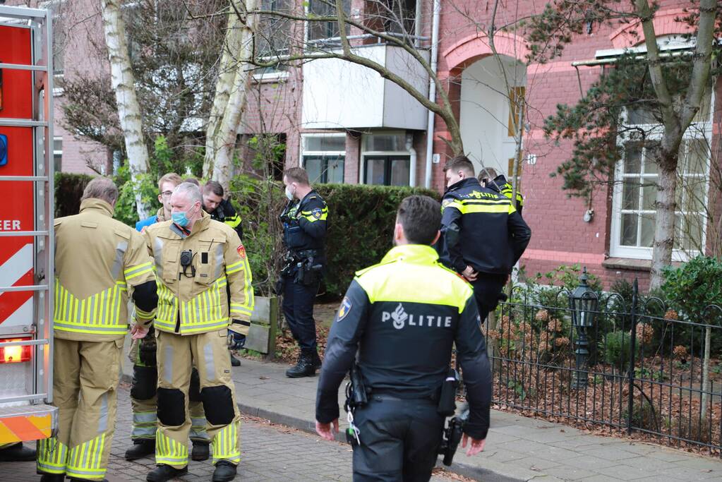Veel politie ingezet bij vreemde lucht uit woning