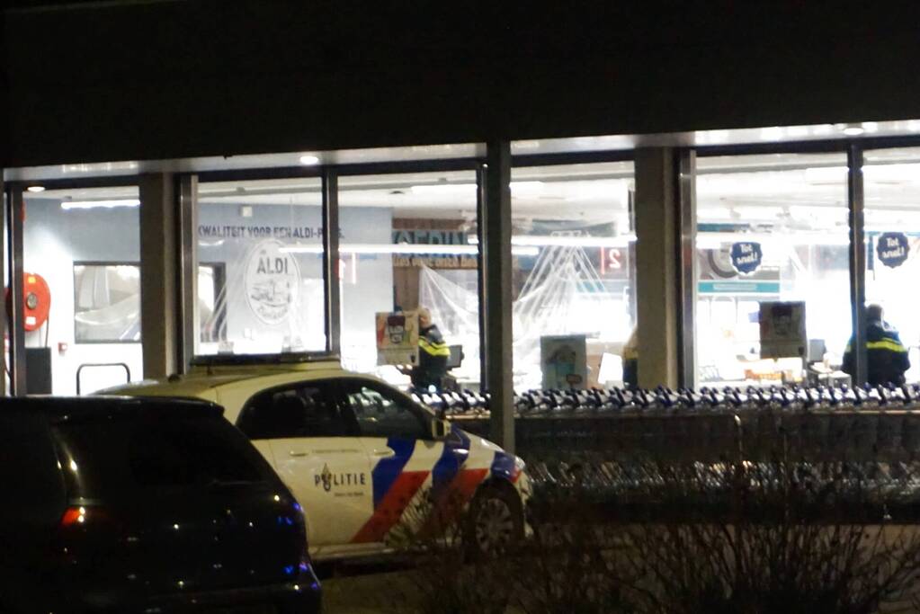 Politie doet onderzoek naar overval op supermarkt