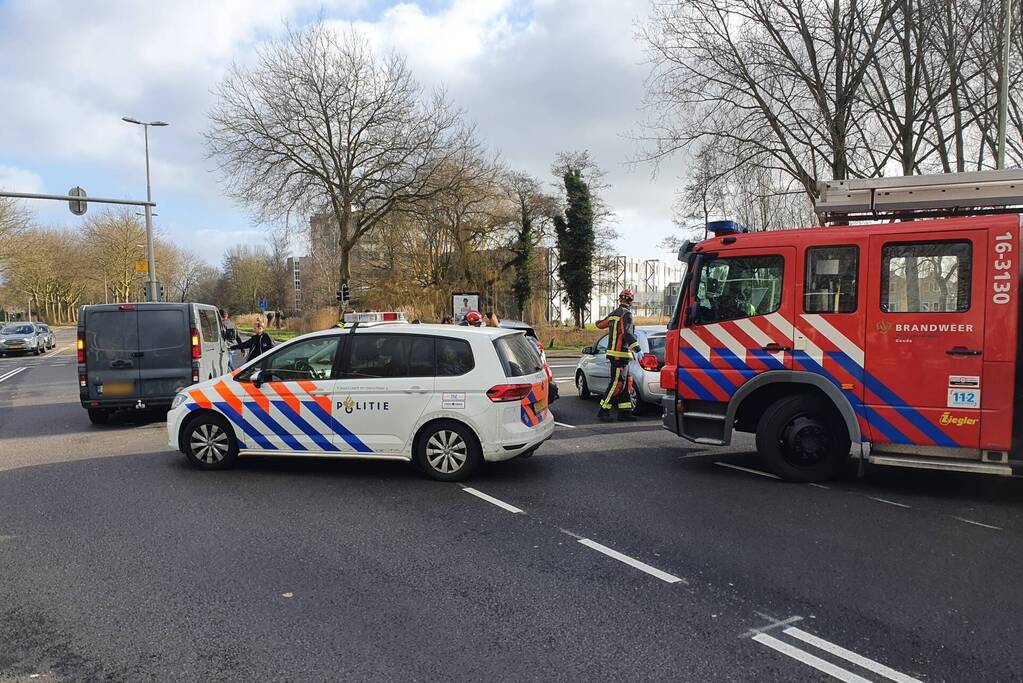 Twee auto's betrokken bij ongeval op kruising