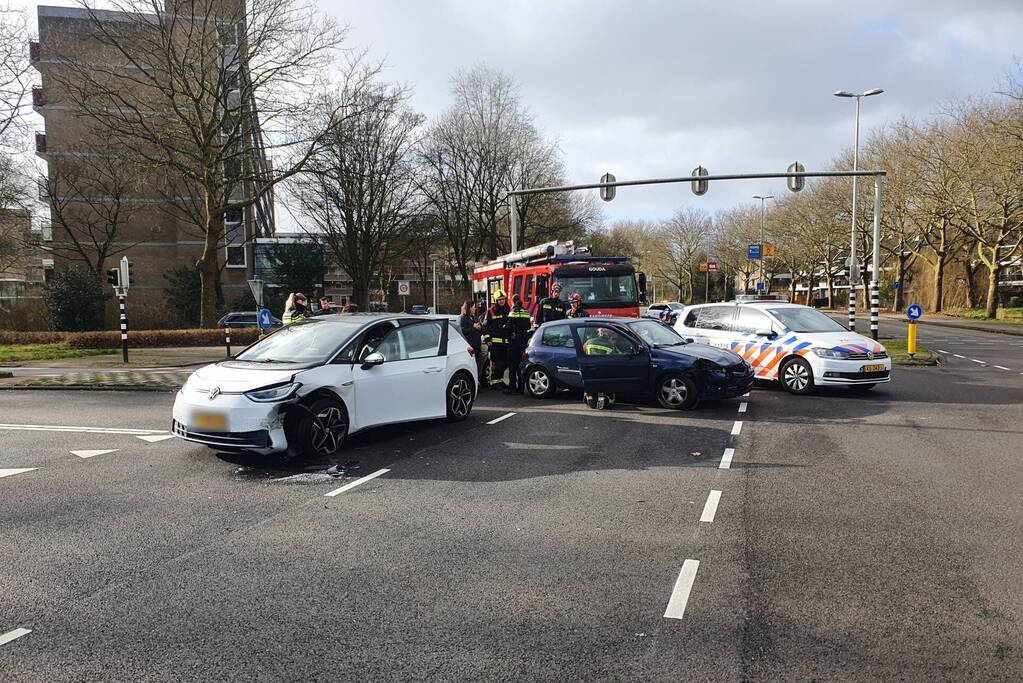 Twee auto's betrokken bij ongeval op kruising