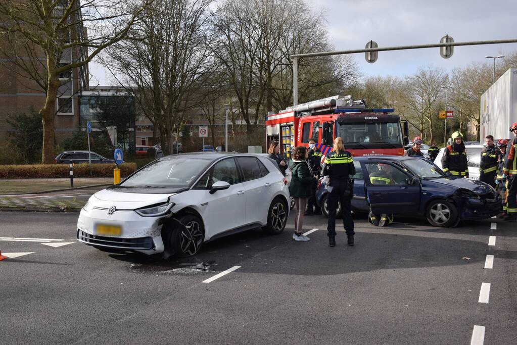 Twee auto's betrokken bij ongeval op kruising