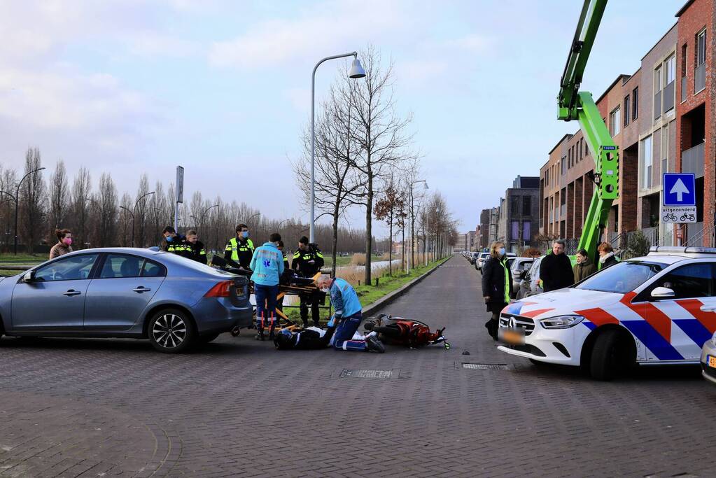 Scooterrijder gewond bij botsing met auto
