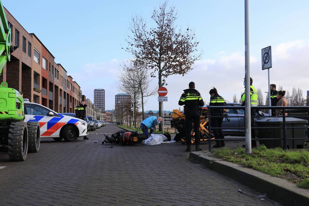 Scooterrijder gewond bij botsing met auto