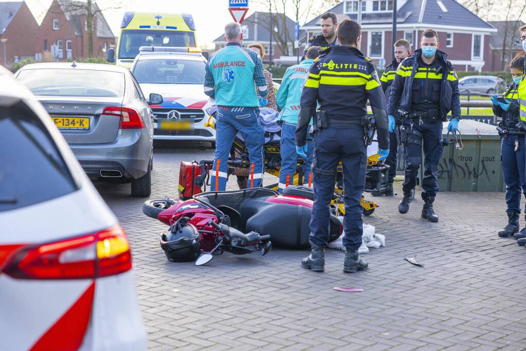 Scooterrijder gewond bij botsing met auto