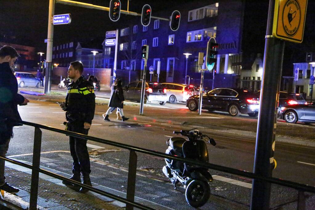 Automobilist vlucht na aanrijding met scooter