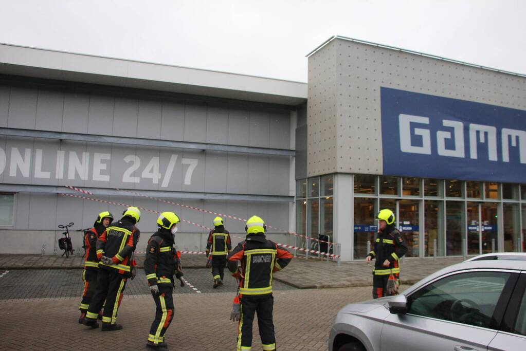 Gevelplaten Gamma losgewaaid door harde wind