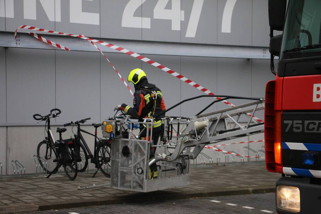 Gevelplaten Gamma losgewaaid door harde wind