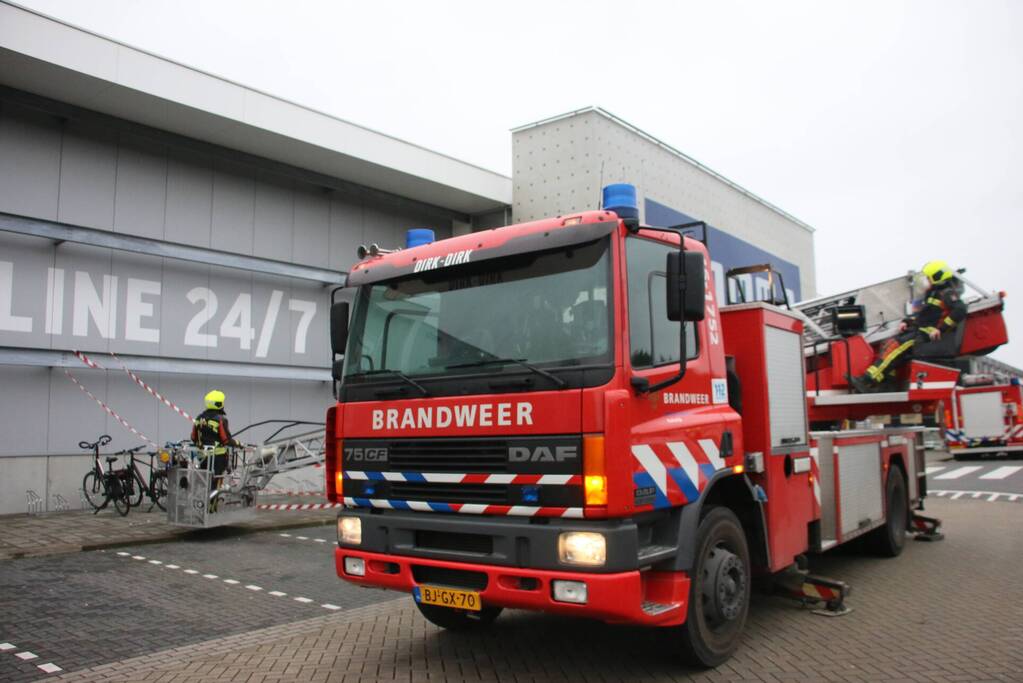 Gevelplaten Gamma losgewaaid door harde wind