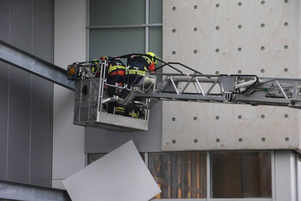 Gevelplaten Gamma losgewaaid door harde wind