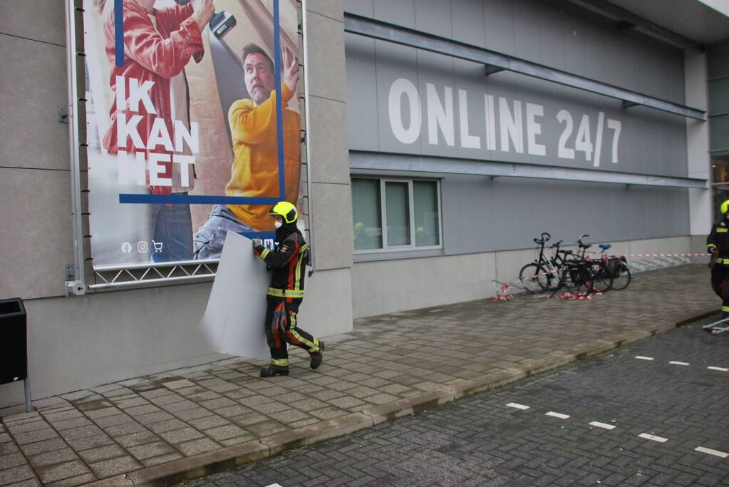 Gevelplaten Gamma losgewaaid door harde wind