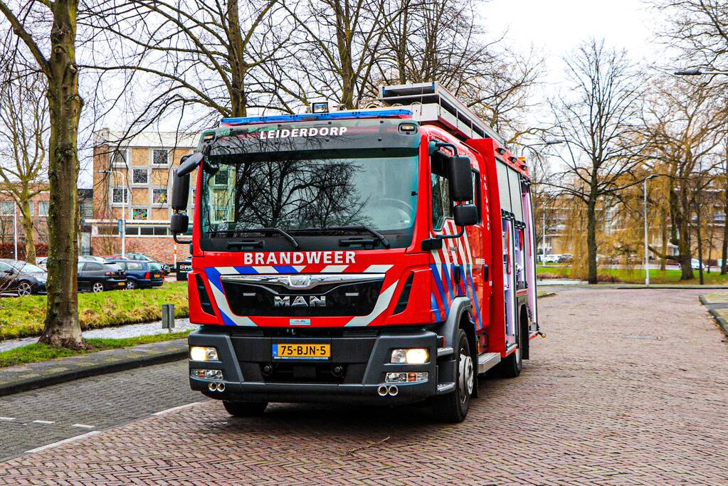 Ruit van balkondeur stuk door harde wind