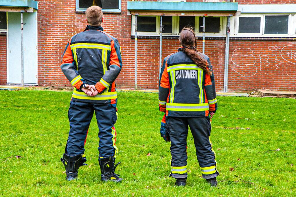 Ruit van balkondeur stuk door harde wind