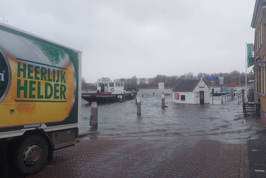 Hoog water door harde wind