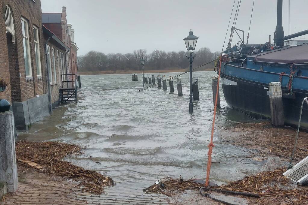 Hoog water door harde wind