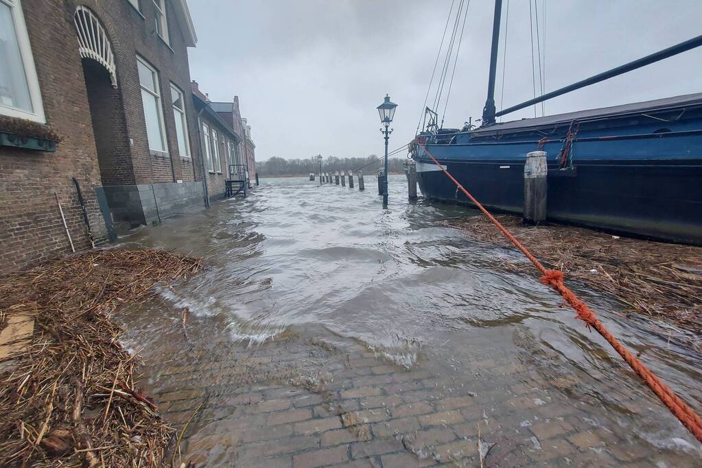 Hoog water door harde wind