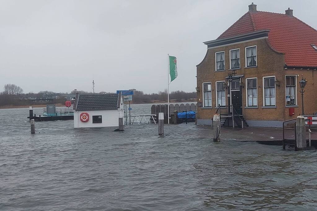 Hoog water door harde wind