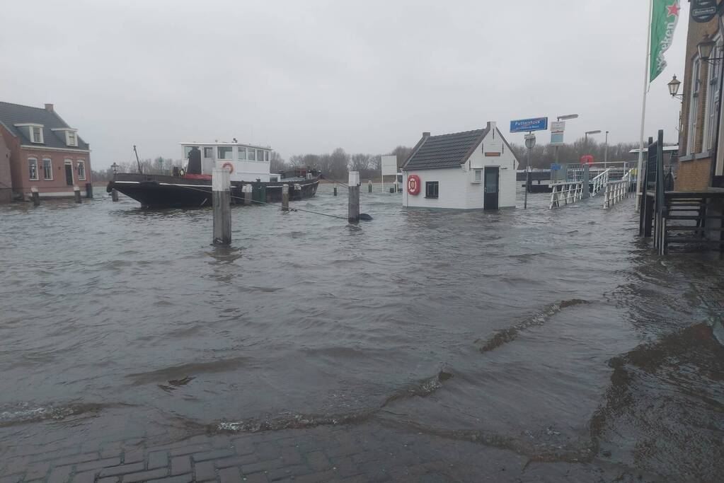 Hoog water door harde wind
