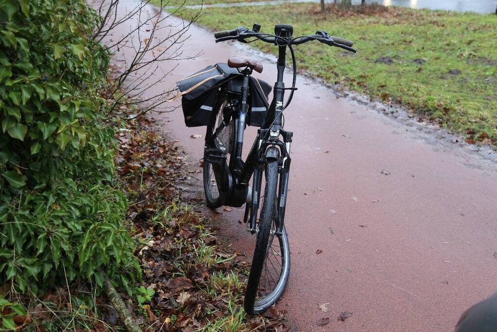 Schade na botsing tussen scooter en fietser