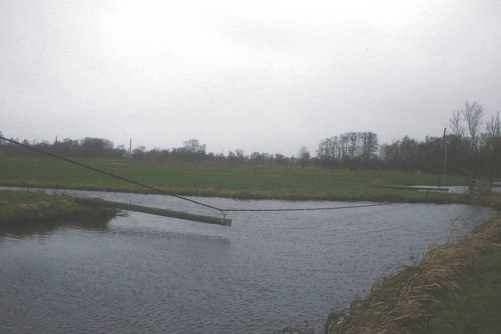 Stroompaal omgewaaid door storm