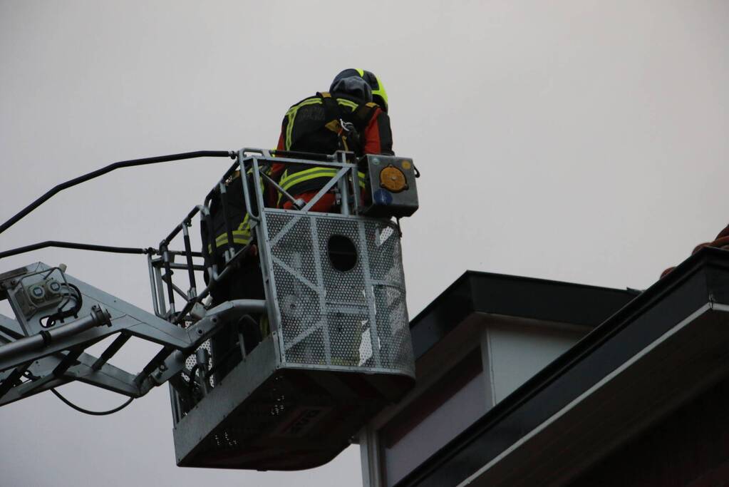 Dak van dakkapel losgewaaid