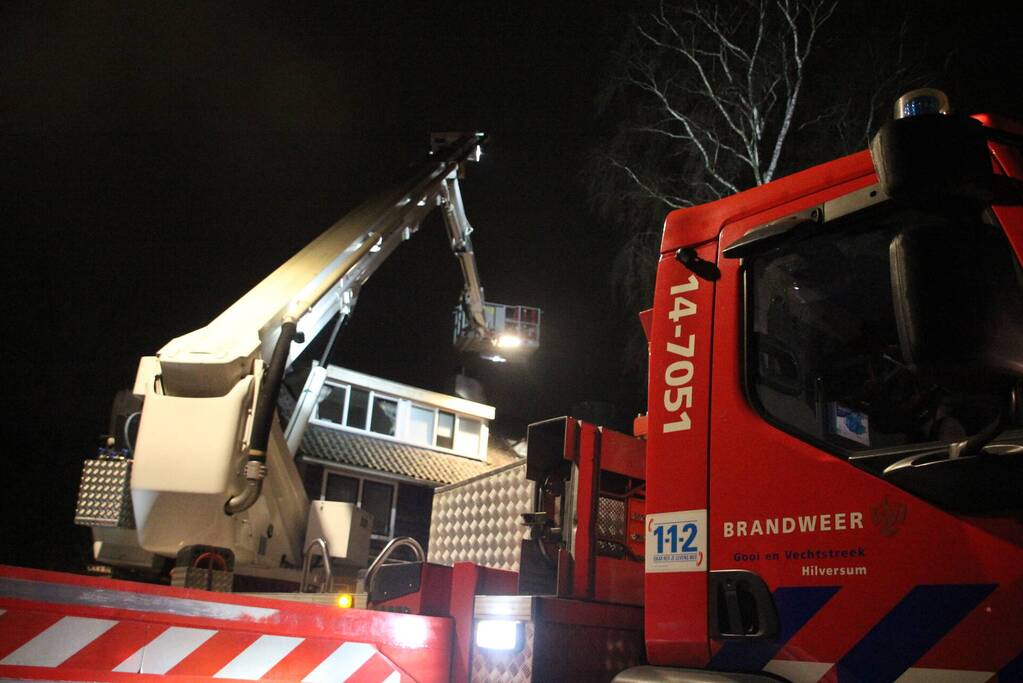Brand in schoorsteen van woning