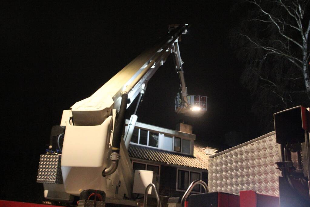 Brand in schoorsteen van woning