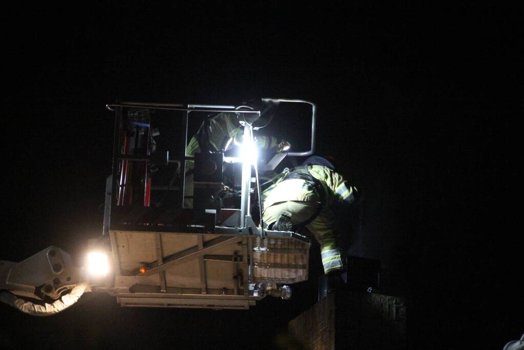 Brand in schoorsteen van woning