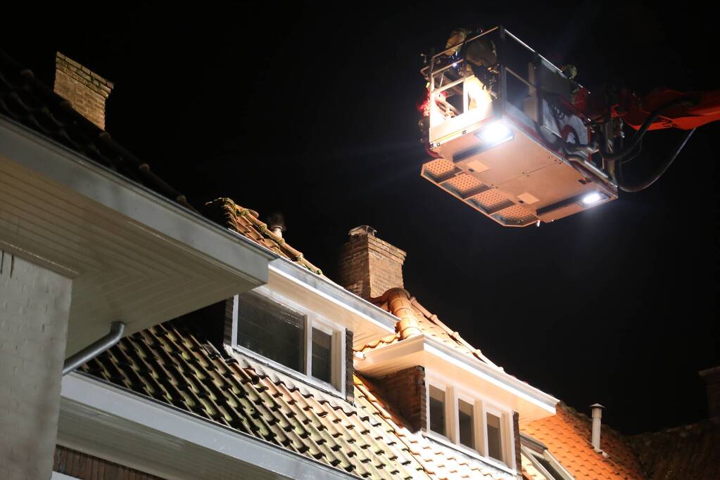 Brand in schoorsteen van woning