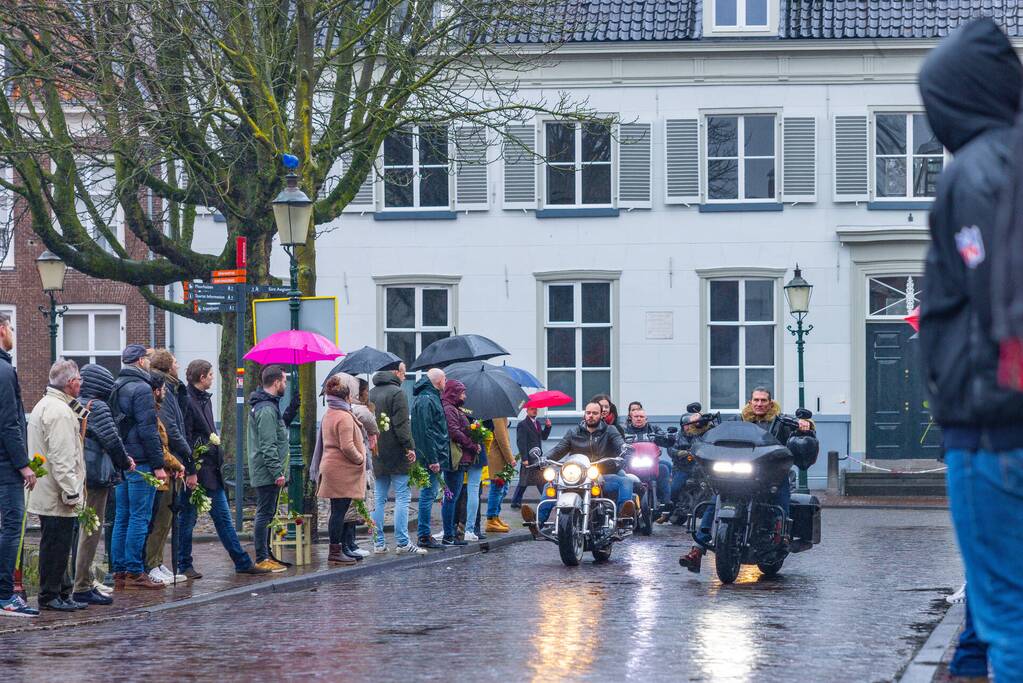 Massale opkomst bij afscheid horecaman Jorit Bons (30)