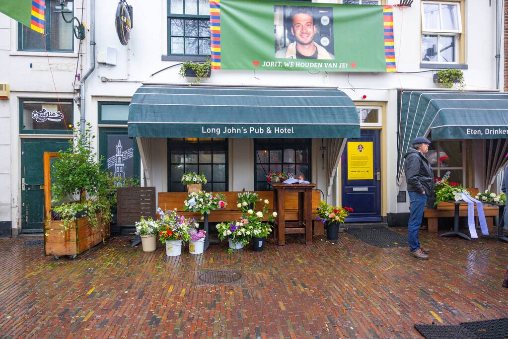 Massale opkomst bij afscheid horecaman Jorit Bons (30)