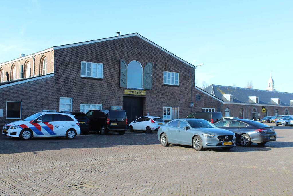 Politie en speciale eenheden doen onderzoek in meerdere objecten