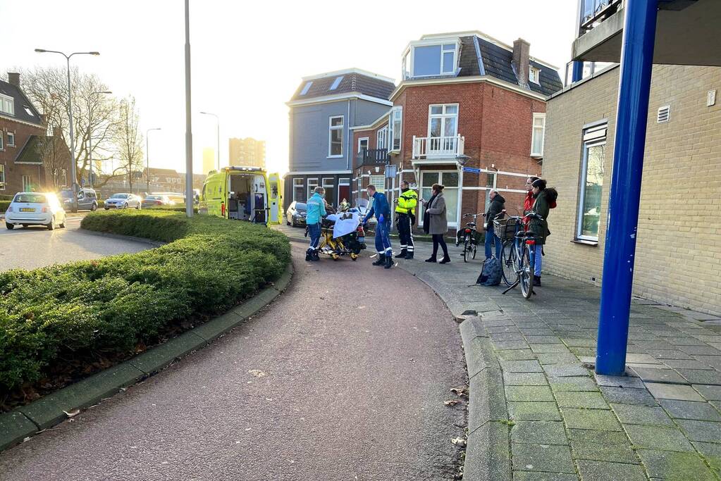 Scooter en fietser botsen op elkaar