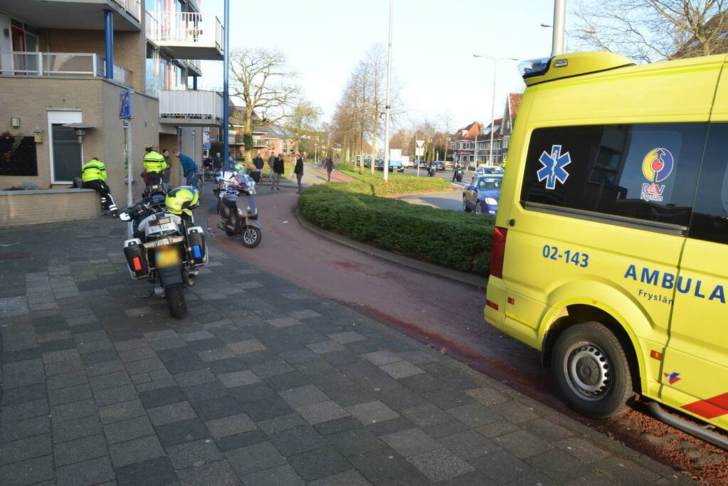 Scooter en fietser botsen op elkaar