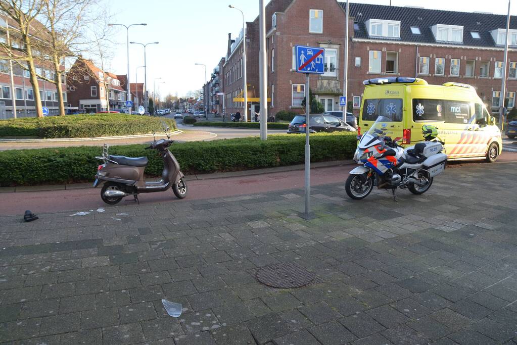 Scooter en fietser botsen op elkaar
