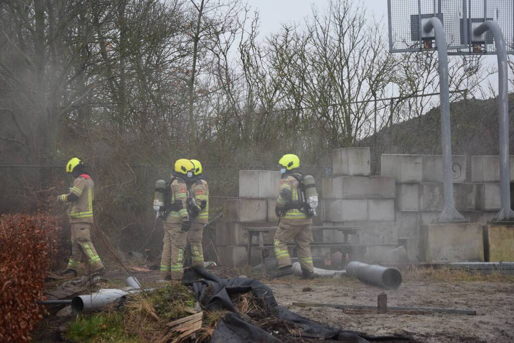 Veel rook bij brand in plastic buis