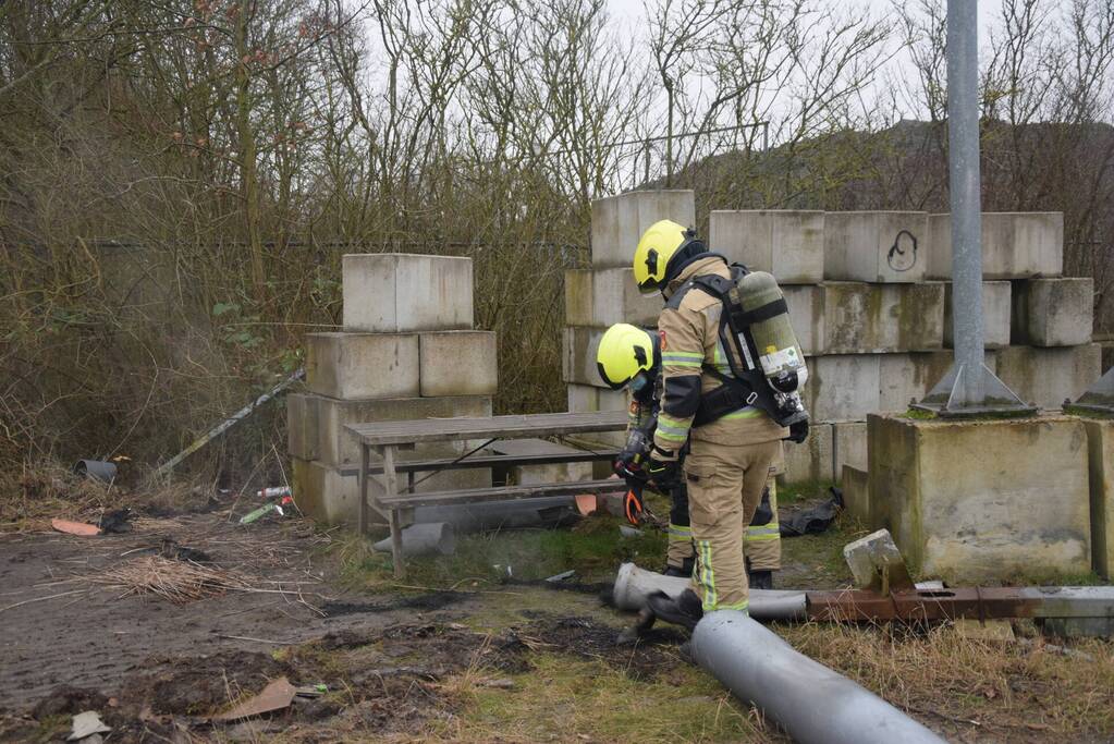Veel rook bij brand in plastic buis