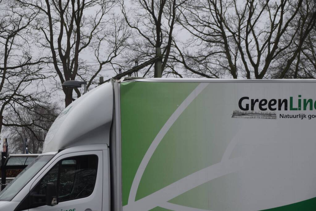 Bakwagen ramt spoorviaduct