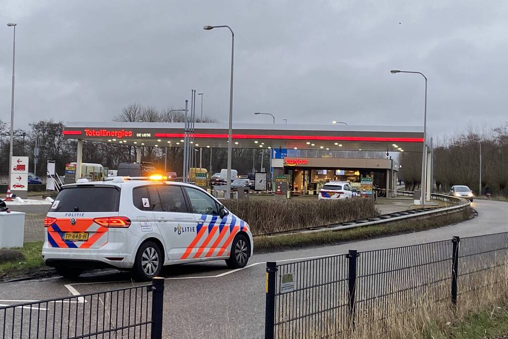 Politie doet onderzoek naar overval op tankstation