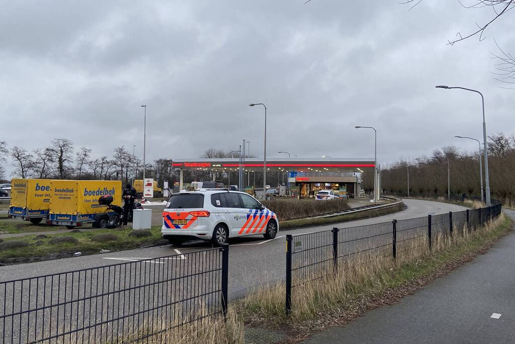 Politie doet onderzoek naar overval op tankstation