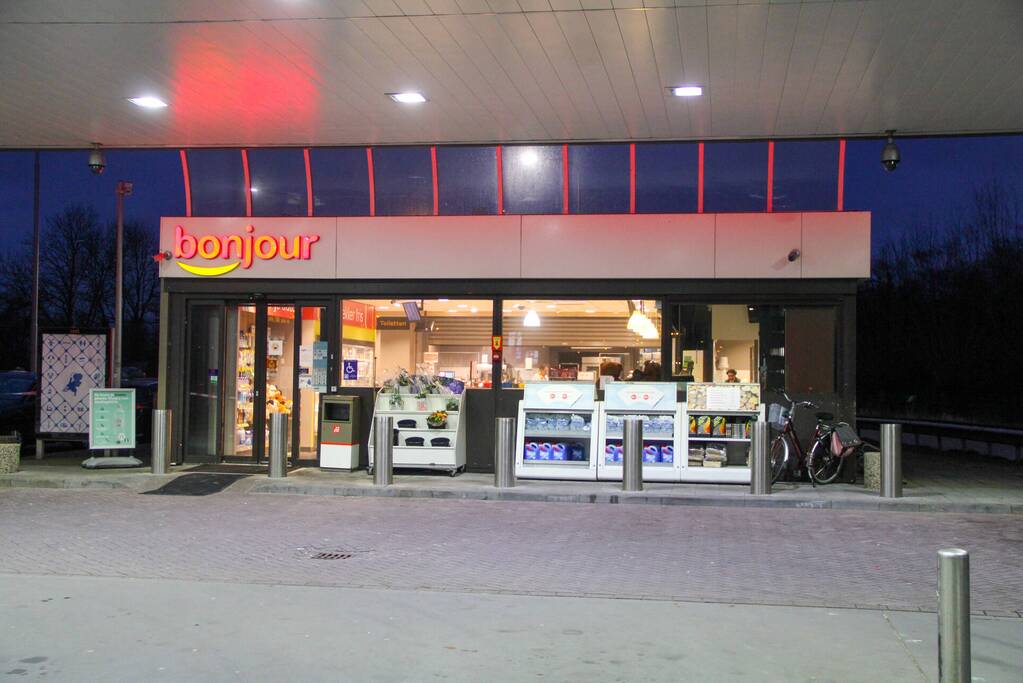 Politie doet onderzoek naar overval op tankstation