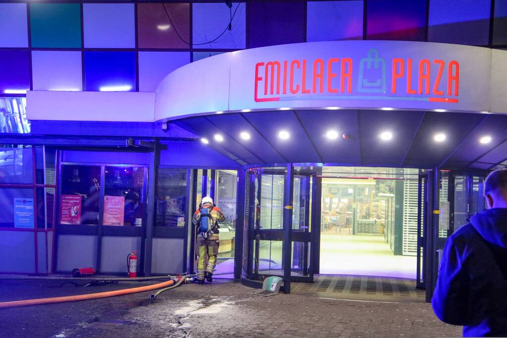 Twee gewonden bij brand in winkelcentrum