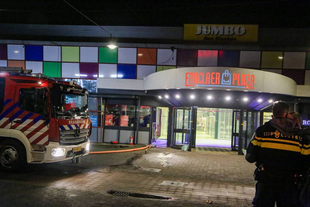 Twee gewonden bij brand in winkelcentrum