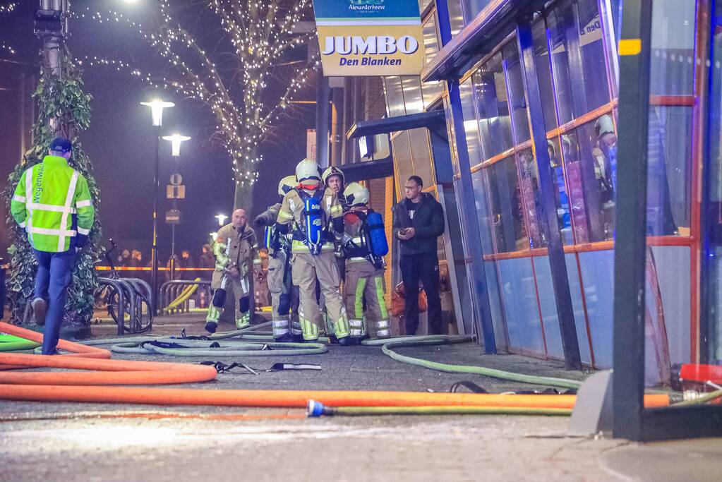 Twee gewonden bij brand in winkelcentrum