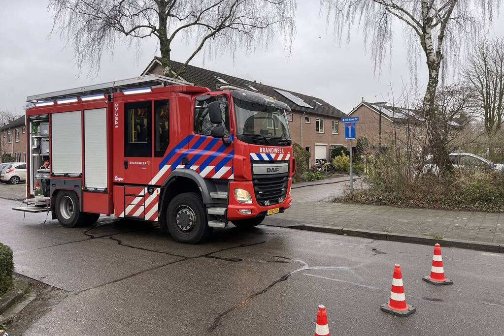 Kat uit woning gehaald na brand in keuken