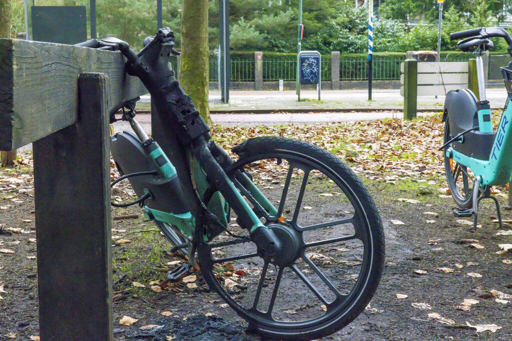Opnieuw een elektrische deelfiets in brand