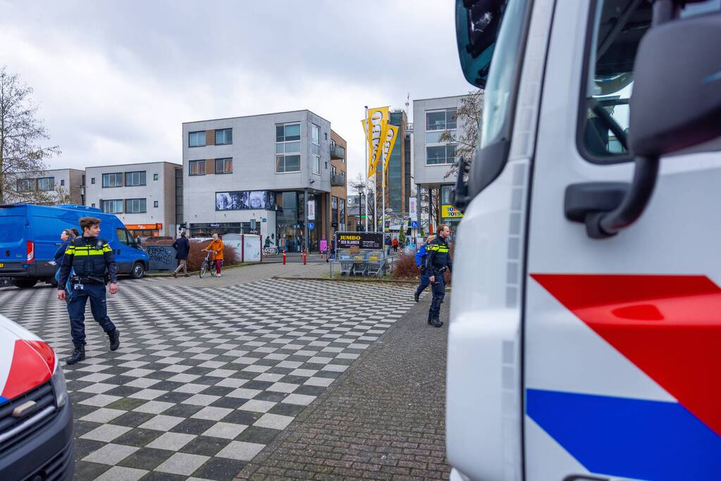Mobiel Media Lab op parkeerterrein Winkelcentrum Emiclaer